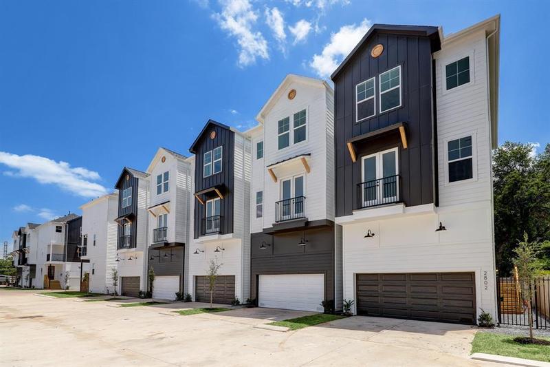 2820 Versailles Oak Ln, Houston, TX 77092 for Sale