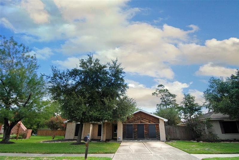 1346 Castle Glen Dr, Houston, TX 77015 for Sale