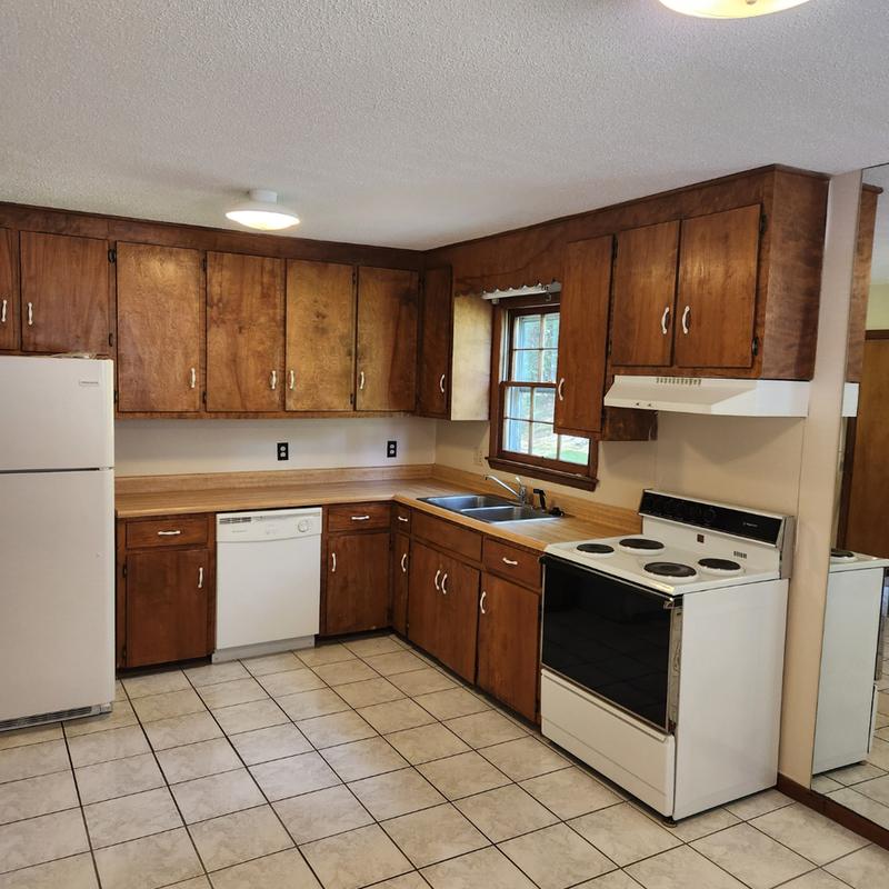 Bristol, TN - Apartment - $975.00 Available October 2023  126-128 Sycamore Dr for Sale