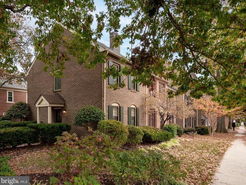 832 Bashford Ln, Alexandria, VA 22314 - MLS VAAX2028584 for Sale