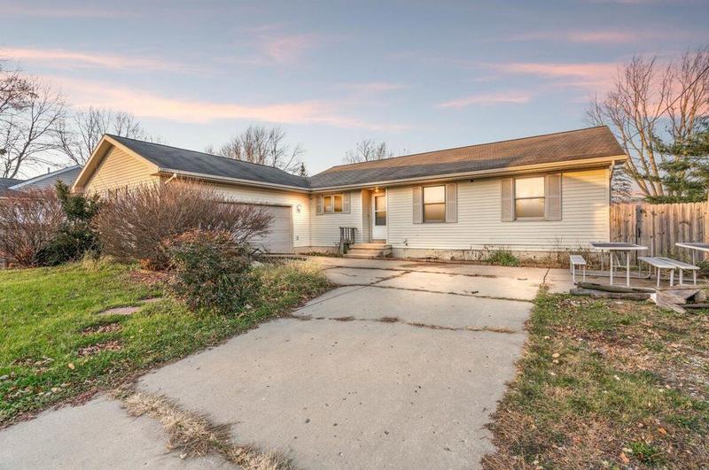 5106 W Willow Hwy, Lansing, MI 48917 - MLS 23142375 for Sale