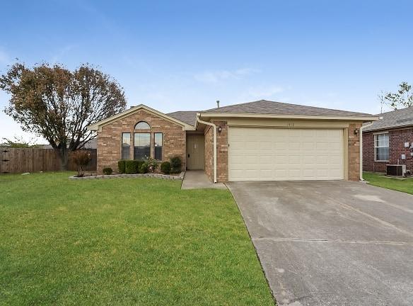1413 Buena Vista Cir - Norman, OK 73071 - Home For Rent