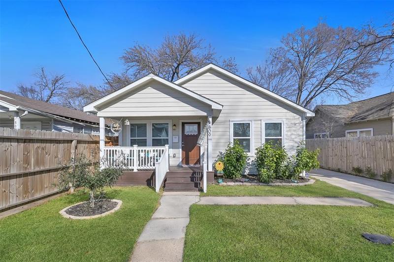 809 E 32nd 1/2 St, Houston, TX 77022  MLS# 9597608 for Sale
