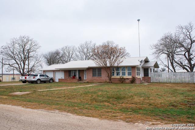 500 E 8th Ave, Nixon, TX 78140 for Sale