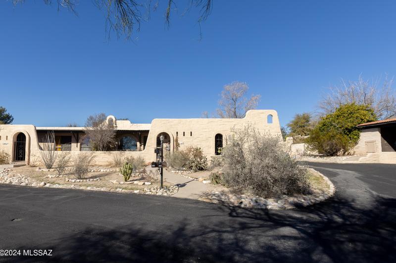 5271 N Tigua Dr, Tucson, AZ 85704 - MLS 22401574 for Sale