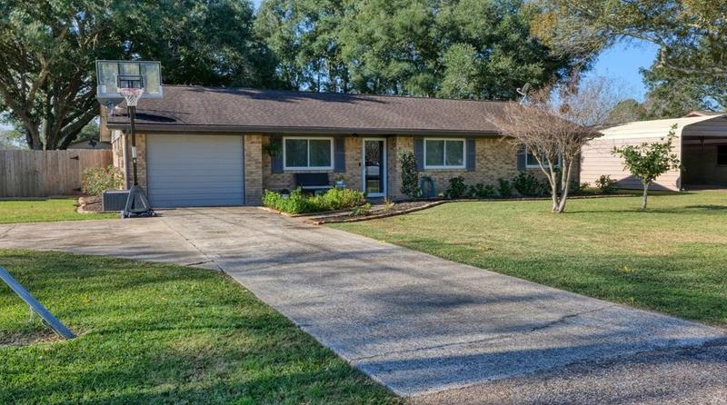1322 Avenue H, Danbury, TX 77534 - MLS 63196299 for Sale