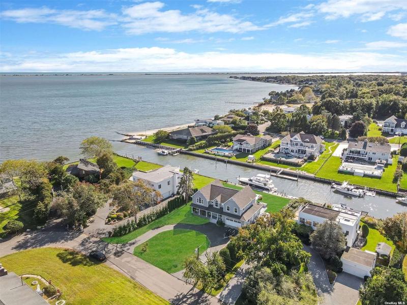 Hampton Bays, Suffolk County, NY Lakefront Property, Waterfront Property, House for sale Property ID: 417952322