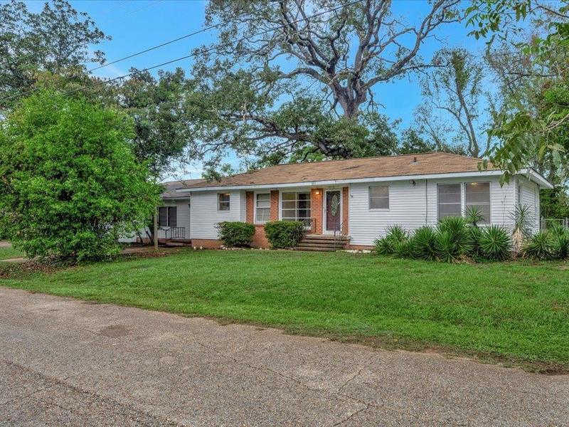 135 Dallas, Nacogdoches, TX 75965 for Sale