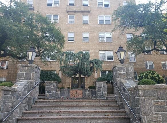 Seville Apts Apartments - 485 Gramatan Ave - Mount Vernon, NY Apartments for Rent