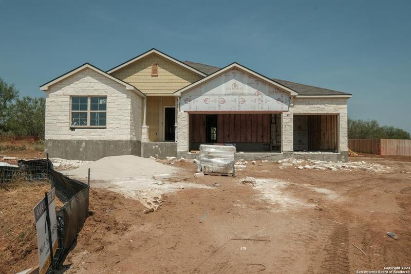 129 Cheyenne Drive, Floresville, TX 78114 for Sale