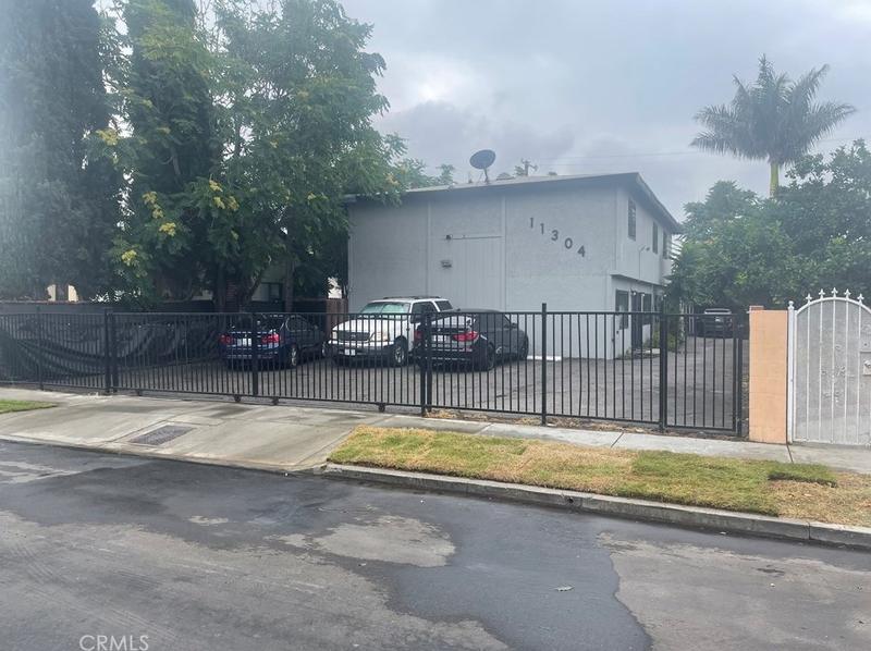 11304 Tiara, North Hollywood, CA 91601 - MLS OC23183012 for Sale