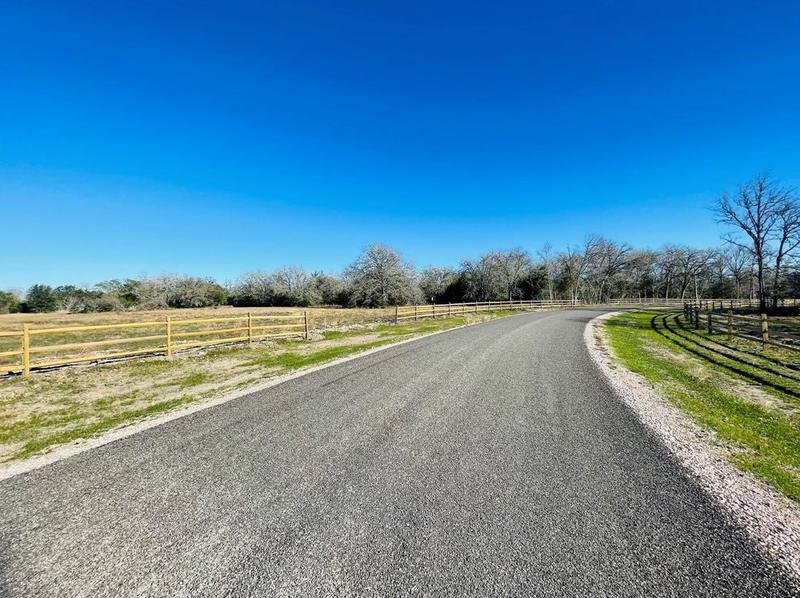 5 Woodland Creek Ln, La Grange, TX 78945 - MLS 83425906 for Sale
