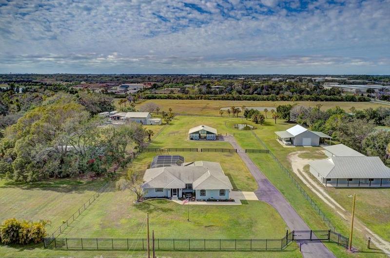 7000 Prospect Rd, Sarasota, FL 34243 - MLS A4593166 for Sale
