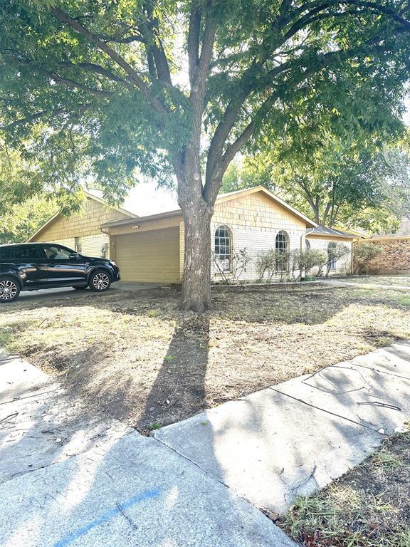 444 Guadalupe Dr, Saginaw, TX 76179 for Sale