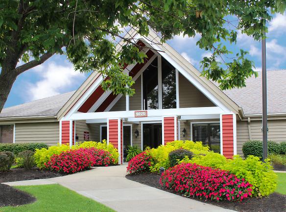 Deercross Apartments - 9225 Deercross Pkwy - Blue Ash, OH Apartments for Rent