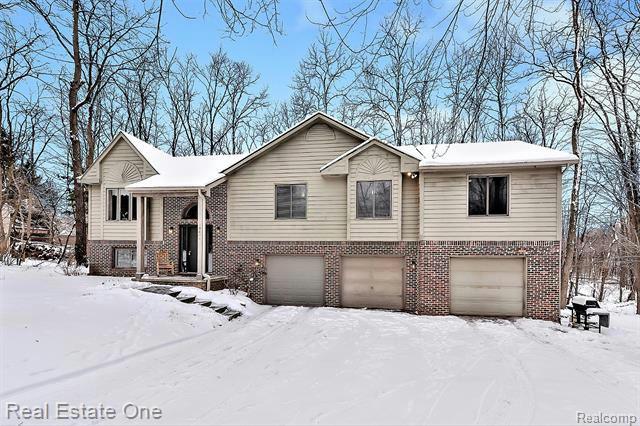 10834 TREE LINE DR, Pinckney, MI 48169 Single Family Residence For Sale  MLS# 20240002700