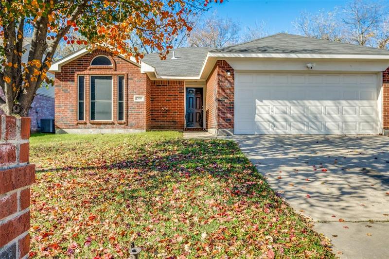 2816 Beaty Ct, Fort Worth, TX 76112 for Sale