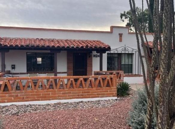 469 S Paseo Lobo unit B - Green Valley, AZ 85614 - Home For Rent