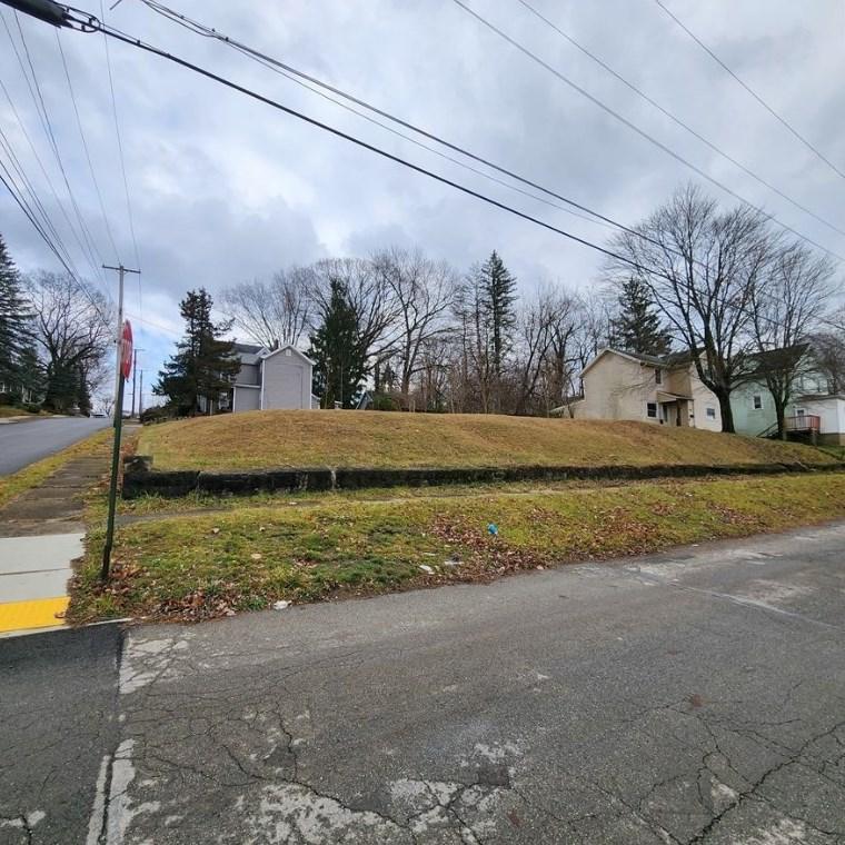 702 Court St, New Castle, PA 16101 - MLS 1607777 for Sale
