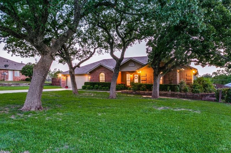 606 Grand Oaks Ct, Alvord, TX 76225 - MLS 20456932 for Sale