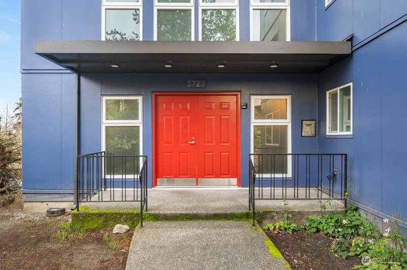 3722 27th Pl W #304, Seattle, WA 98199 - MLS 2185843 for Sale