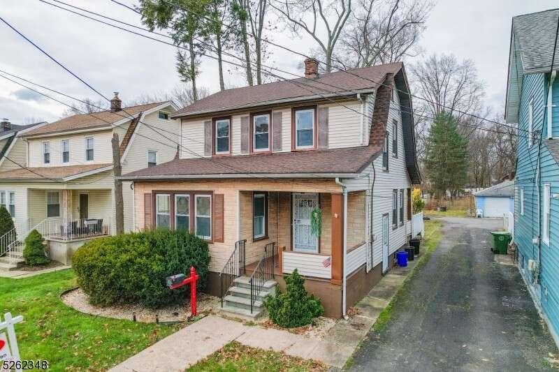 718 Chestnut St, Roselle, NJ 07203  621103983 for Sale