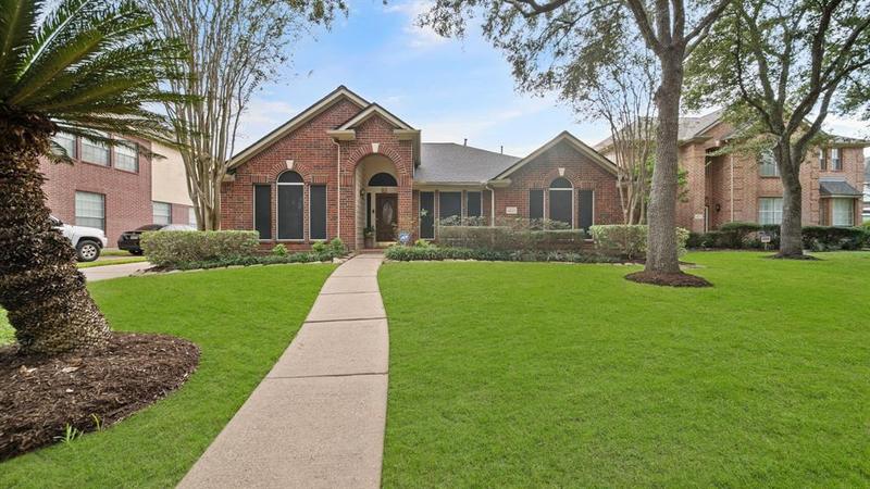 4923 Magnolia Run Dr, Sugar Land, TX 77478 for Sale