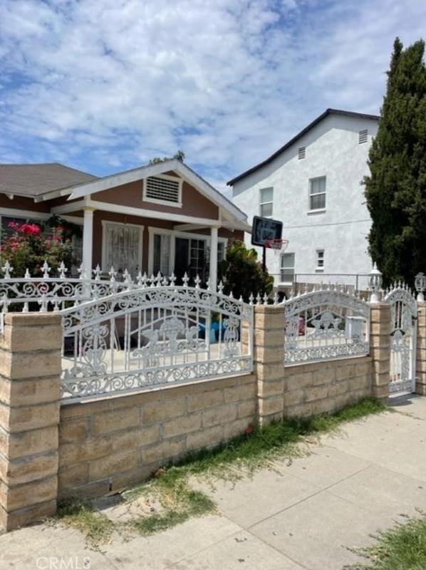 2621 Vineyard Ave, Los Angeles, CA 90016 - MLS RS23150515 for Sale