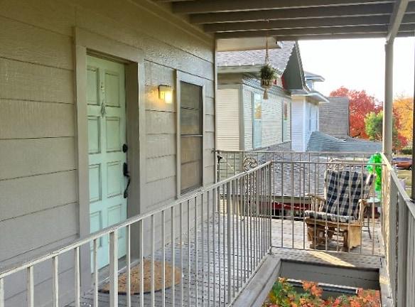 202 S Willomet Ave unit 4 - Dallas, TX 75208 - Home For Rent