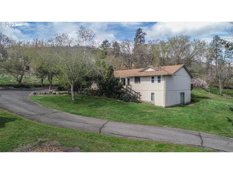 2214 W 10TH ST, The Dalles OR 97058 for Sale