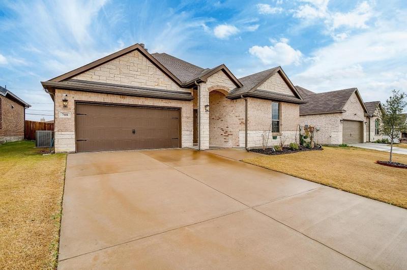 708 Hackamore St, White Settlement, TX 76108 - MLS 20507994 for Sale