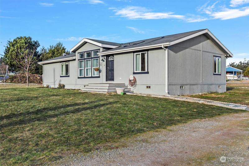 914 SHARON ST, Oak Harbor, WA 98277 Manufactured On Land For Sale  MLS# 2191398