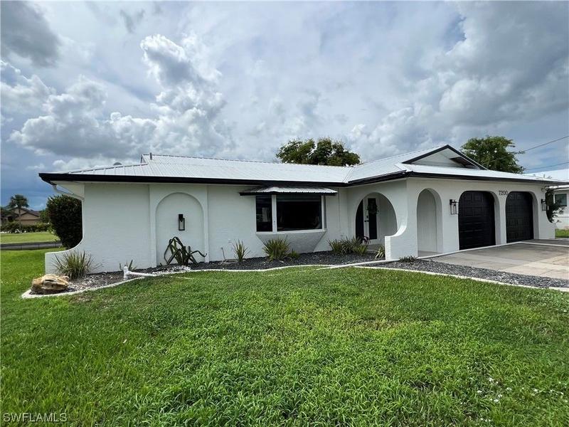 North Fort Myers, Lee County, FL Lakefront Property, Waterfront Property, House for sale Property ID: 417149977