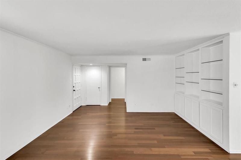 4944 Amesbury Dr #207, Dallas, TX 75206 for Sale