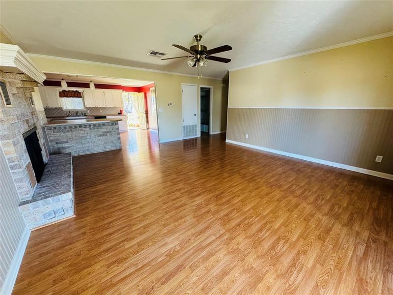 313 S Glendale St, Hallettsville, TX 77964 for Sale