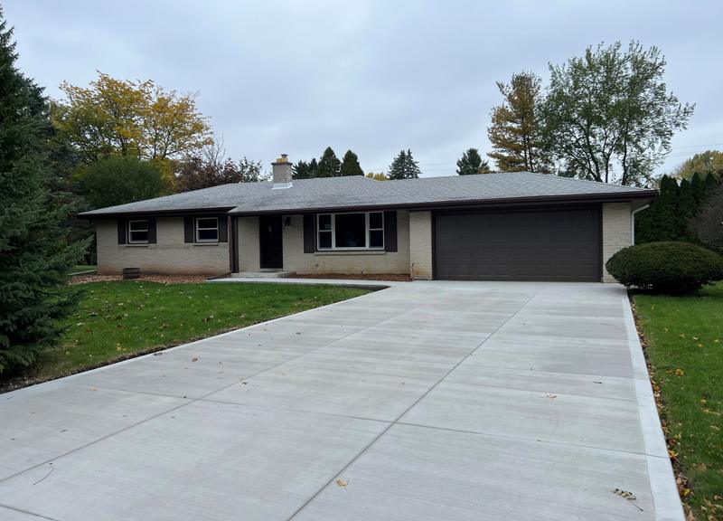 S67W13770 Hardwicke Pl, Muskego, WI 53150 - MLS 1856603 for Sale