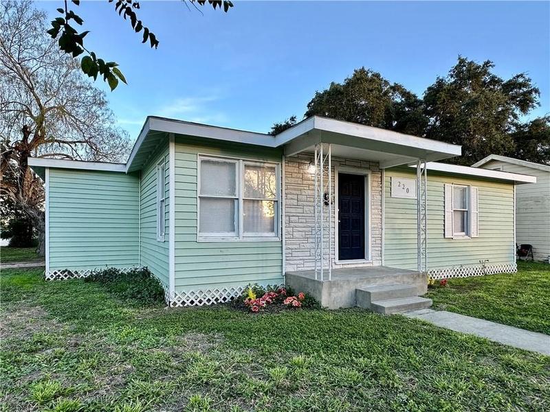 220 Fairview Dr, Kingsville, TX 78363 for Sale