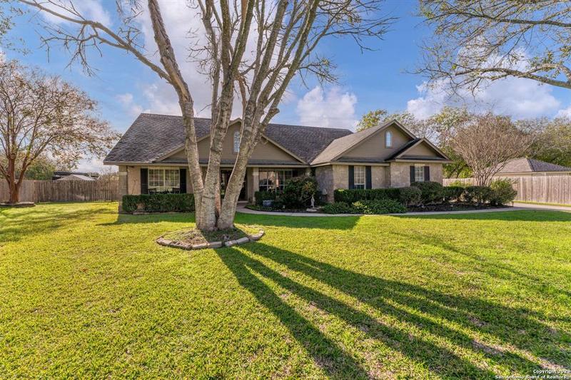 129 BOSQUE, Seguin, TX 78155 for Sale
