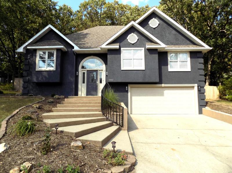 1002 Cypress Dr, Rolla, MO 65401 - MLS 23059079 for Sale