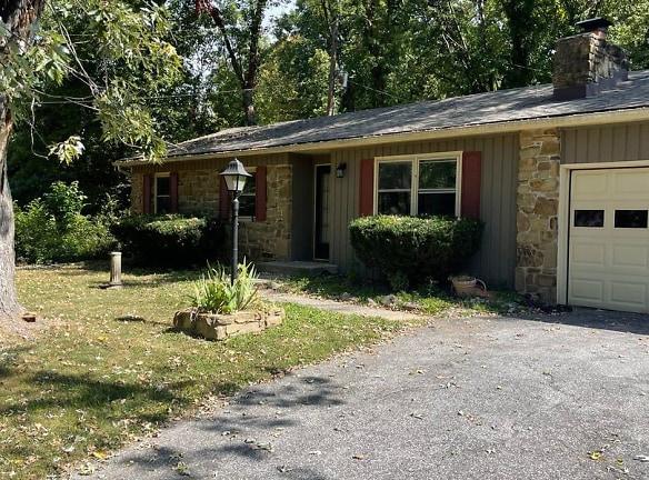 4621 Acorn Dr - Bloomington, IN 47403 - Home For Rent