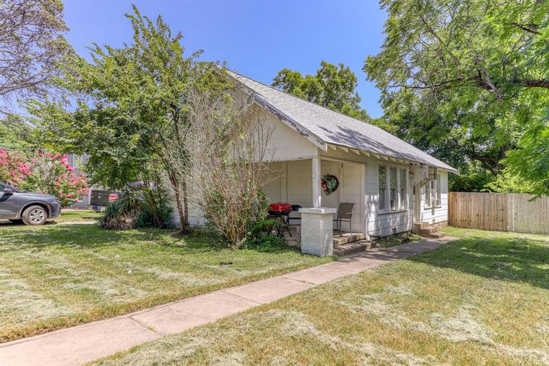 110 E Akard St, Weatherford, TX 76086 for Rent