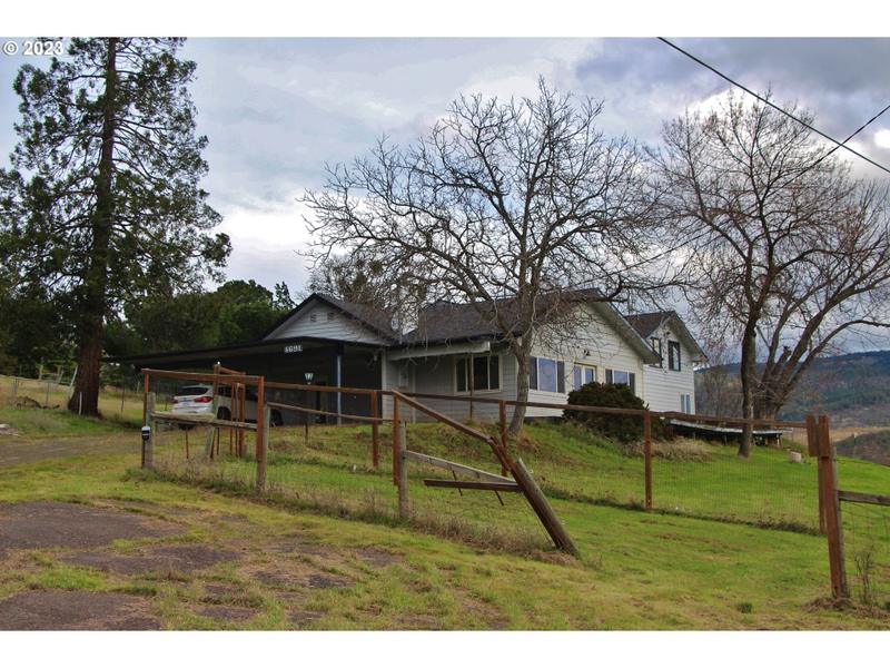 4691 CHERRY LN, Medford OR 97504 for Sale