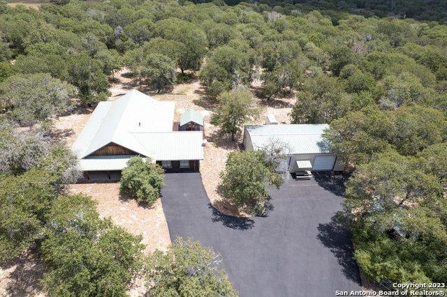 1258 Flash Circle, Luling, TX 78648 for Sale