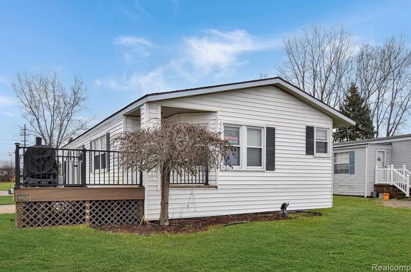 46628 Bonaparte Dr, Macomb, MI 48044 - MLS 20230105856 for Sale