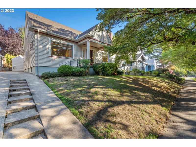 4105 NE HASSALO ST, Portland OR 97232 for Sale