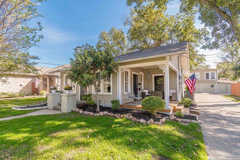 374 E Faust St, New Braunfels, TX 78130 for Sale