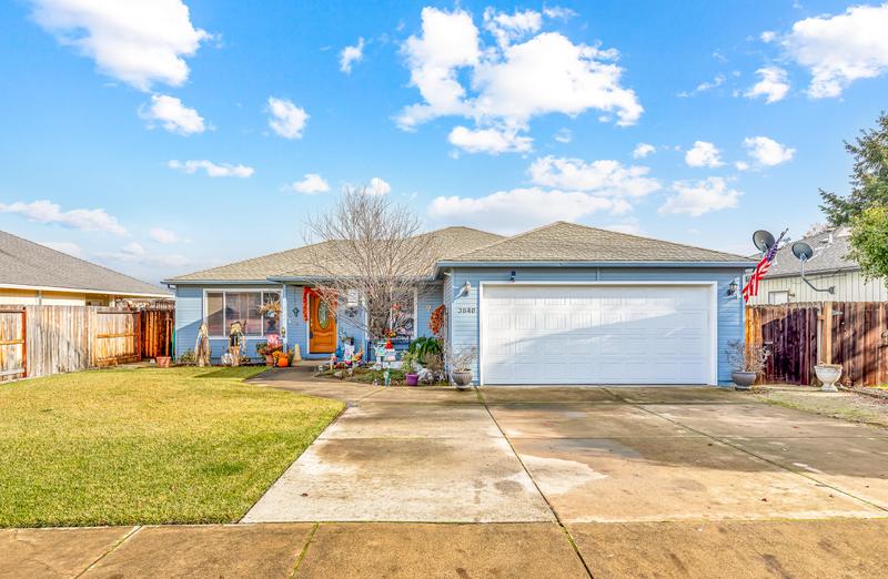 3840 Arrowhead Drive, Medford OR 97504 for Sale