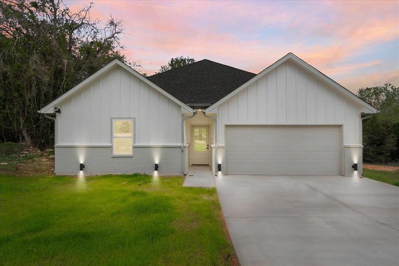 804 Pawnee Trl, Granbury, TX 76048 for Sale