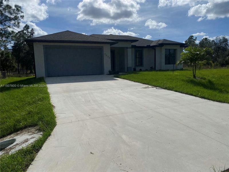 7573 22ND TER, La Belle, FL 33935 Single Family Residence For Sale  MLS# A11507800