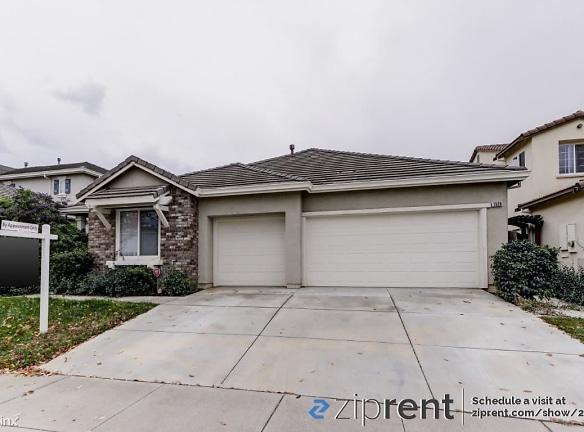 1526 Azalea Dr - Patterson, CA 95363 - Home For Rent